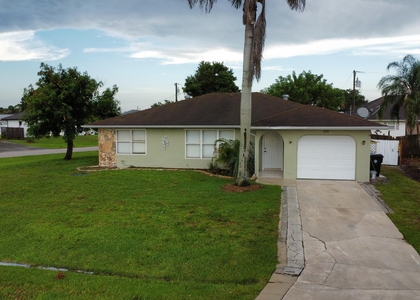 1901 Sw Dorado Lane - Photo 1