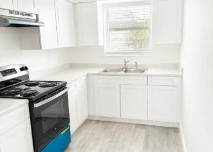 2837 Ne 30th Street - Photo 1