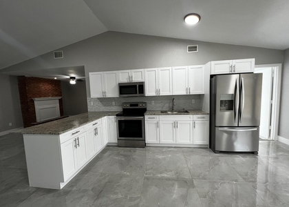 1310 Sw Bellevue Avenue - Photo 1