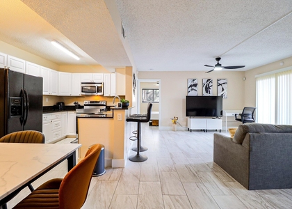 450 Palm Circle W - Photo 1