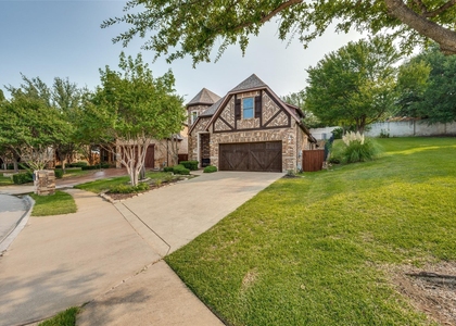 4046 E Hill Drive - Photo 1