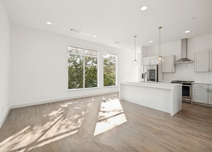 2103 Bennett Avenue - Photo 1