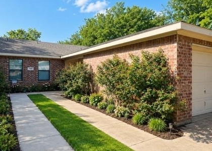 560 W Elm - Photo 1