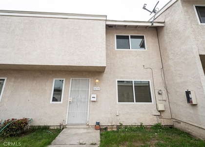 1439 N Elderberry Avenue - Photo 1
