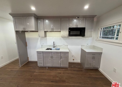 1021 S Burlington Avenue - Photo 1