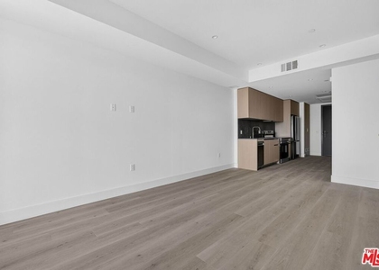 1808 Lincoln Boulevard - Photo 1