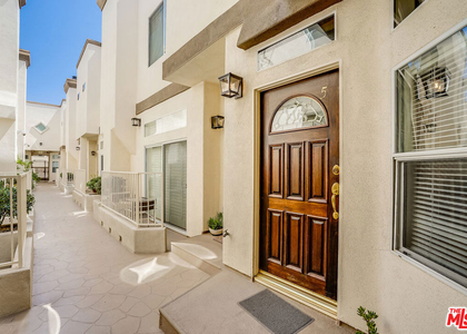 4520 Fulton Avenue - Photo 1