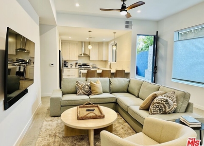 948 E 67th Street - Photo 1