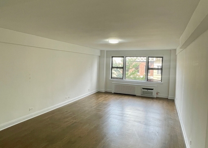 20 Beekman Place, 7B - Photo 1