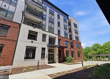 100 Saint Ives Place - Photo 1