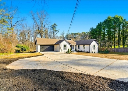 1715 Crestline Drive Ne - Photo 1