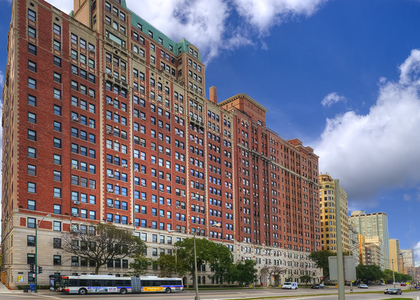 3240 N Lake Shore Drive - Photo 1