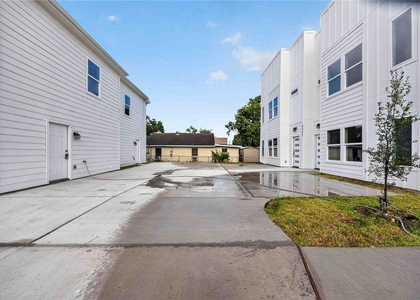 4357 Elmwood Street - Photo 1