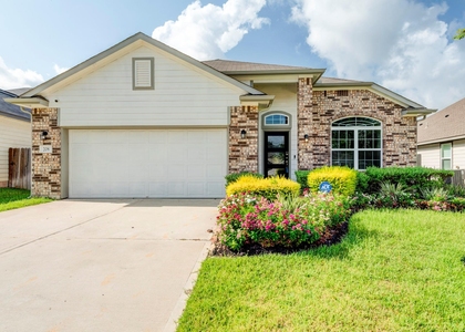 208 Shoreview Drive - Photo 1