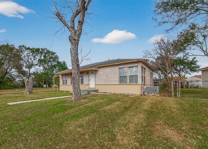 1221 Parkway Street - Photo 1