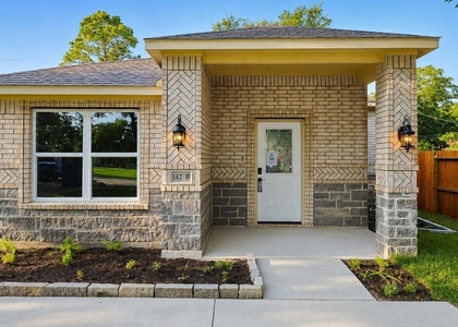 142b College Street - Photo 1