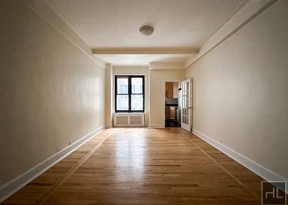 Second Avenue - Photo 1