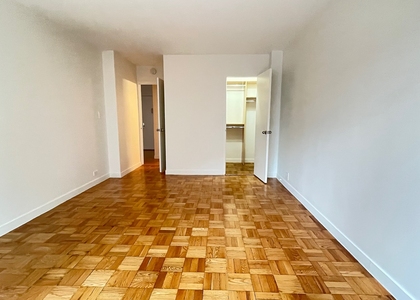 Fourth Avenue - Photo 1