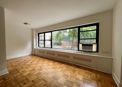 East 55th Street - Photo 1