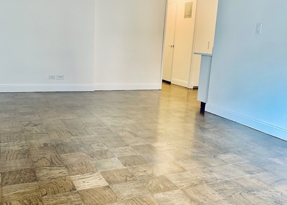 E 16 St - Photo 1
