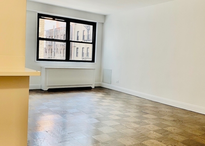 E 16 St - Photo 1