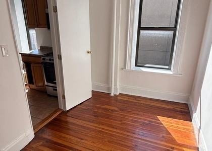 York Avenue - Photo 1