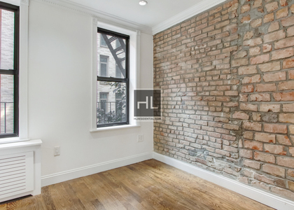 Mott Street - Photo 1
