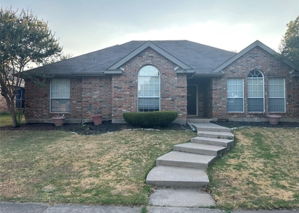 806 Boxwood Drive - Photo 1