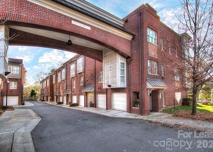 100 N Laurel Avenue - Photo 1