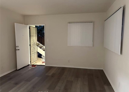 327 S Kroeger Street - Photo 1