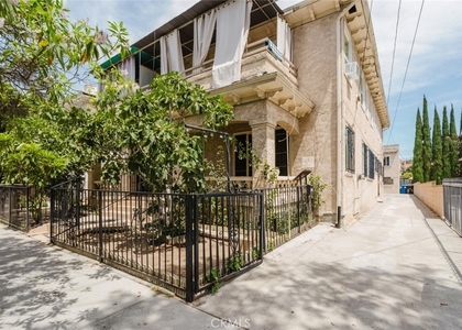 1634 N Alexandria Avenue - Photo 1
