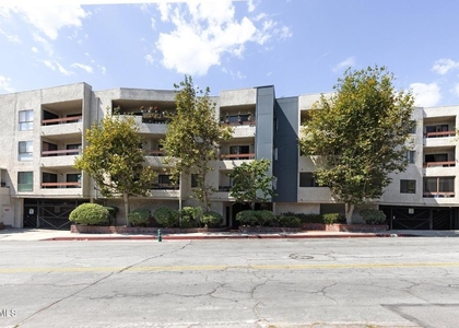 1037 N Vista Street - Photo 1