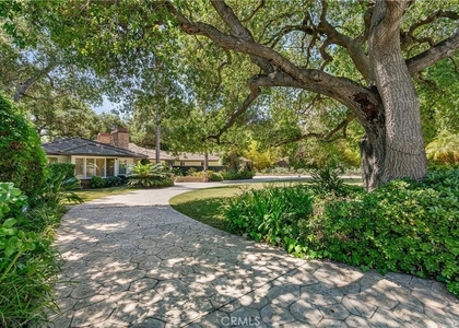 28 W Sycamore Avenue - Photo 1