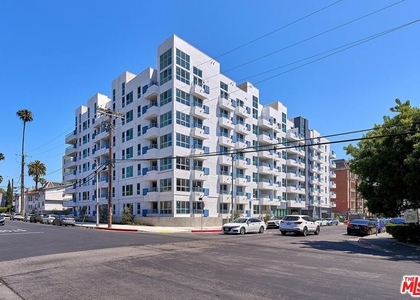 510 S Oxford Avenue - Photo 1