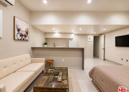 508 N Kings Road - Photo 1