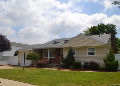 16 Frank Avenue - Photo 1