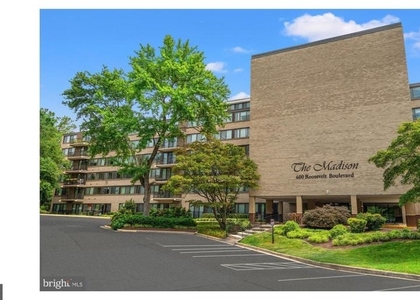 600 Roosevelt Boulevard - Photo 1