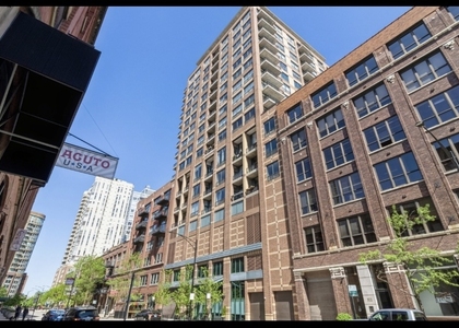 400 W Ontario Street - Photo 1