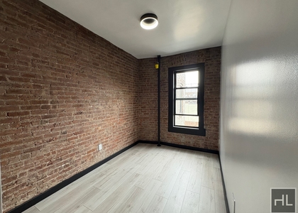 2 Avenue - Photo 1