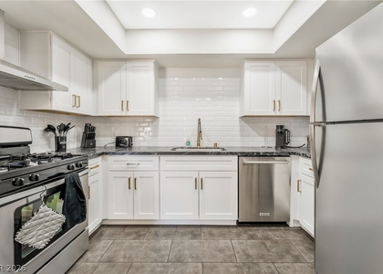 5576 W Rochelle Avenue - Photo 1