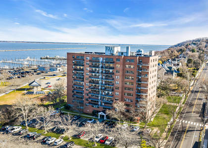 10 Ocean Boulevard - Photo 1