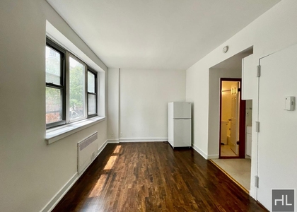 East 61 Street - Photo 1