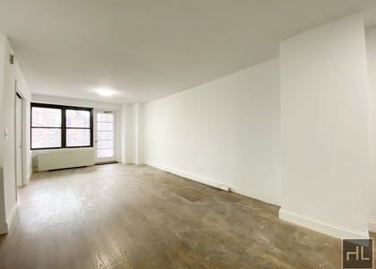 E 82 St - Photo 1