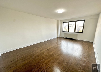E 16 St - Photo 1
