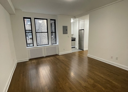 East 46 Street - Photo 1