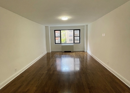 East 56 Street - Photo 1