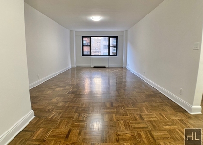 East 56 Street - Photo 1