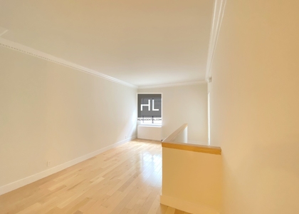 West 53 Street - Photo 1