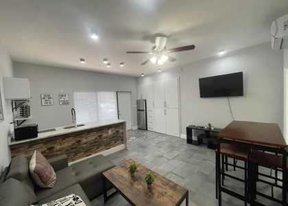 824 Ne 4th Street - Photo 1