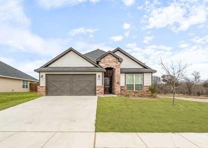 102 Clover Circle - Photo 1